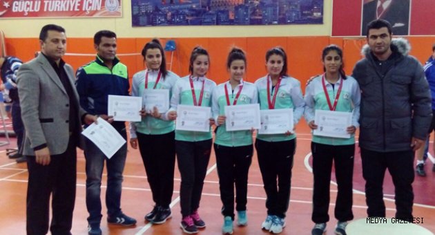 BADMİNTON GRUP MÜSABAKALARI SONUÇLANDI