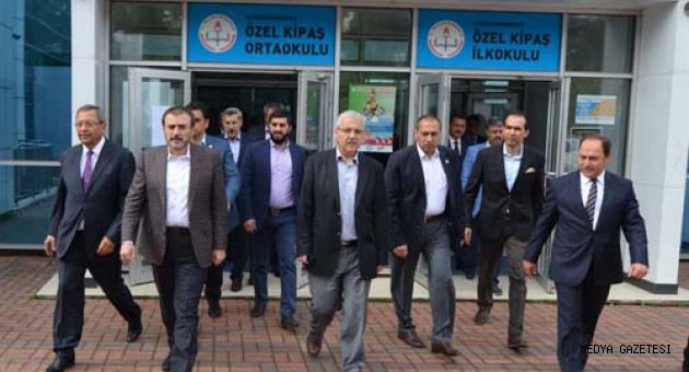 BAKAN ÜNAL KİPAŞ EĞİTİM KURUMLARINI ZİYARET ETTİ