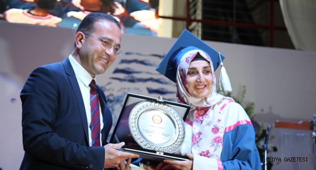 BAMBAŞKA BİR ŞİİR SERGİSİ KAPILARINI BUGÜN AÇIYOR