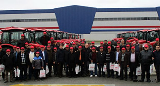 BAŞAK TRAKTÖR DENİZLİ’DEN GELEN 55 ÇİFTÇİYİ AĞIRLADI