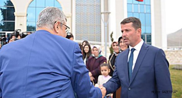 Başbakan Yardımcısı Veysi Kaynak Türkoğlu'nda Referandum Çalışmalarına Başladı