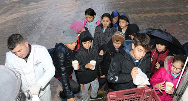 BAŞKAN BOZDAĞ, ÇOCUKLARIN İÇİNİ ISITMAYA DEVAM EDİYOR