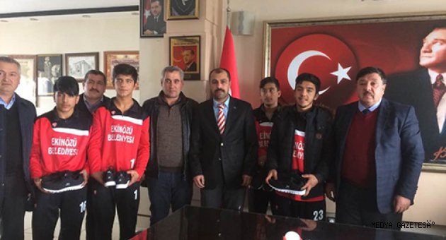 Başkan Çeleğen; Kros Yarışması Şampiyonlarını Ödüllendirdi