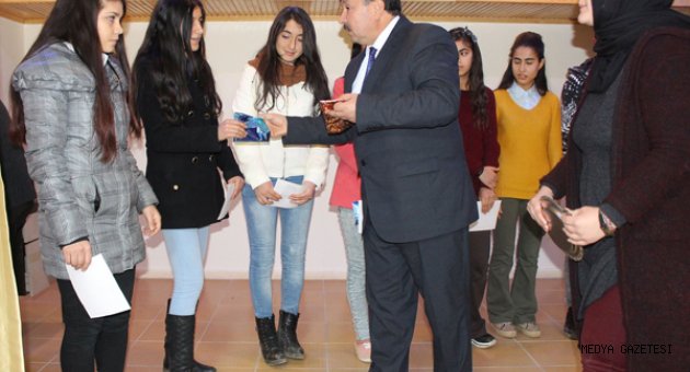 Başkan Çeleğen; Öğrencilerin Karne Sevincine Ortak Oldu