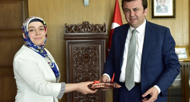 BAŞKAN ERKOÇ’A ÖĞRENCİLERDEN ZİYARET