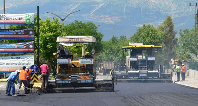 BAŞKAN ERKOÇ ASFALT ÇALIŞMALARINI İNCELEDİ