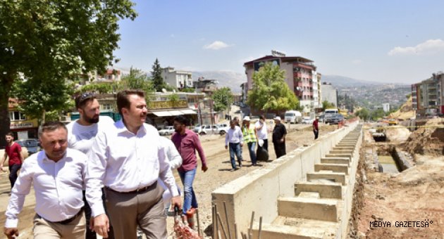 BAŞKAN ERKOÇ’TAN KARAMANLI KÖPRÜLÜ KAVŞAĞINDA İNCELEME