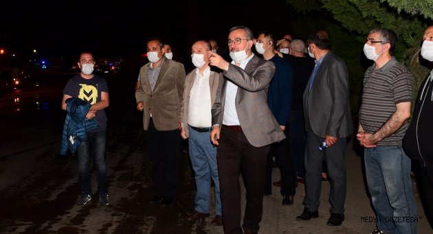 Başkan Güngör, yangın yerinde incelemelerde bulundu