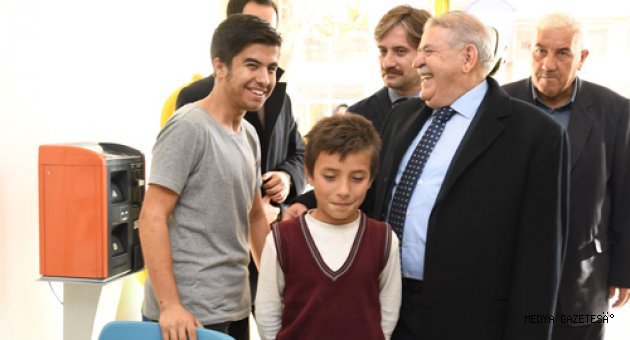 Başkan Hanefi Mahçiçek, Yeni Yıl Öncesi Esnafları Ziyaret Etti