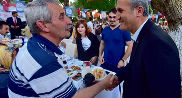 BAŞKAN OKAY, VATANDAŞA HİZMETTE MUHTARLARLA OMUZ OMUZAYIZ
