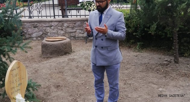 Başkan Şahbazlı Kudüs Şair'ini Mezarı Başında Andı