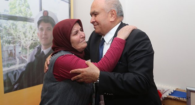 BAŞKAN TOLLU’DAN ŞEHİT AİLESİNE SÜRPRİZ ZİYARET
