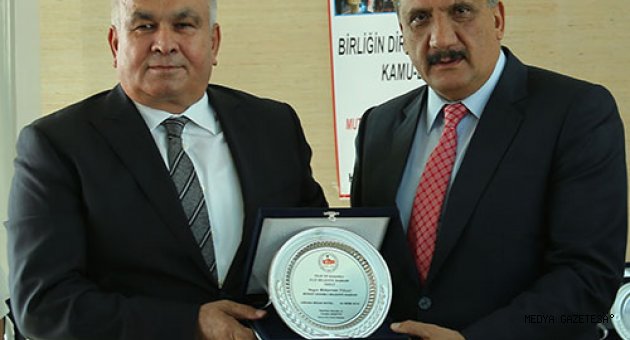 BAŞKAN TOLLU’YA BİR ÖDÜL DE KAMU DER’DEN