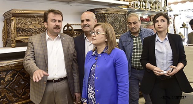 BAŞKANLAR DEMİR DÖVDÜ