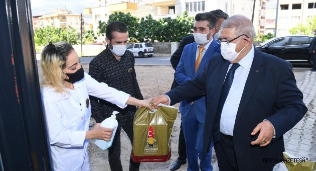 Berber ve Kuaförler, Onikişubat Belediyesi Tarafından Dezenfekte Edildi