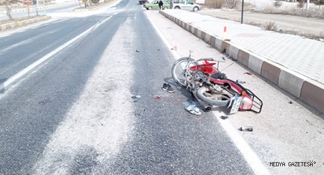 Burdur'da motosikletle traktörün çarpıştığı kazada bir kişi yaralandı