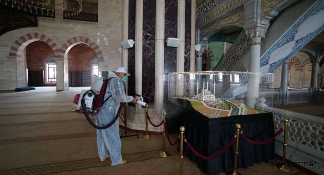 Büyükşehir camileri ibadete hazırlıyor