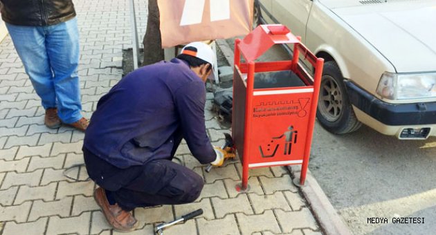 BÜYÜKŞEHİR’DEN AYAKLI ÇÖP KOVASI