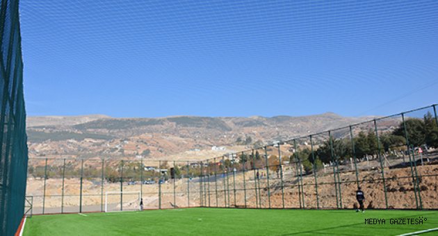 BÜYÜKŞEHİR’DEN DERELİ MAHALLESİNE HALI SAHA