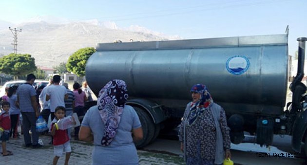 BÜYÜKŞEHİR ELBİSTAN’DA SU DAĞITIMINA BAŞLADI