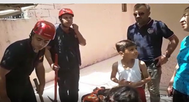 BÜYÜKŞEHİR İTFAİYESİNDEN ÇOCUK KURTARMA OPERASYONU