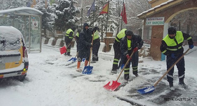 BÜYÜKŞEHİR KAR TEMİZLEME ÇALIŞMALARINA BAŞLADI