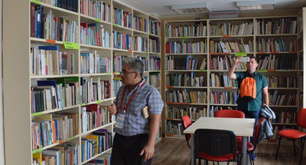 BÜYÜKŞEHİR POLONYA KÜTÜPHANELERİNİ GEZDİ