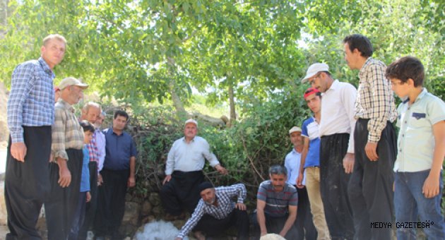 BÜYÜKŞEHİR SULAMA SİSTEMİ KURDU ÇİFTÇİLERİN YÜZÜ GÜLDÜ
