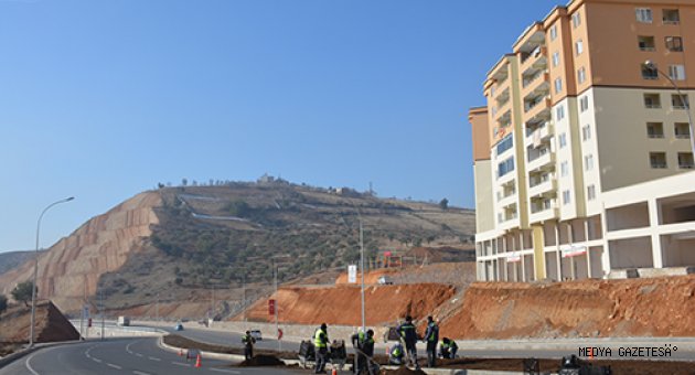 BÜYÜKŞEHİR SÜMBÜL VE LALE SOĞANLARINI TOPRAKLA BULUŞTURUYOR