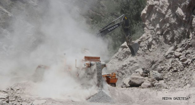 BÜYÜKŞEHİR YOL AĞINI GENİŞLETİYOR