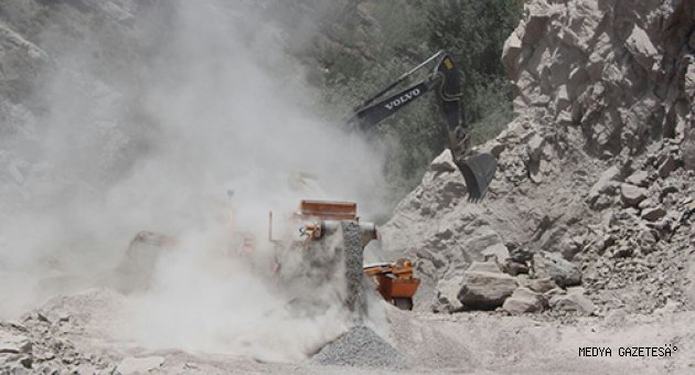 BÜYÜKŞEHİR YOL AĞINI GENİŞLETİYOR