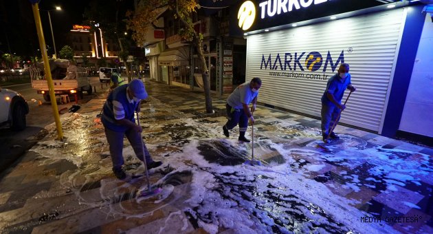 Caddelerde bayram temizliği