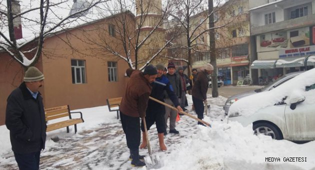 Çağlayancerit Belediyesi Kar Yağışına Hazır