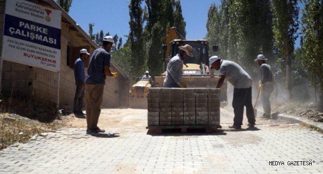 ÇAĞLAYANCERİT MAHALLELERİNE BETON PARKE