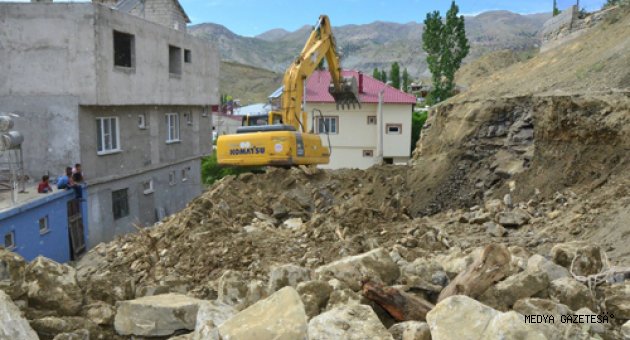 Çağlayancerit modern ilçe olma yolunda hızla ilerliyor
