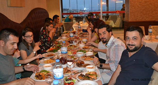 CESUR FM AİLESİ İFTAR YEMEĞİNDE BİR ARAYA GELDİ