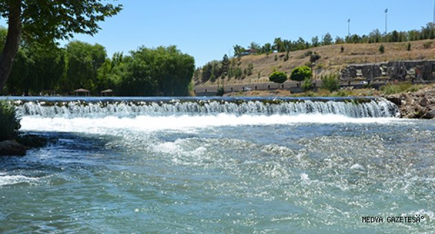 CEYHAN NEHRİ TEMİZLENİYOR