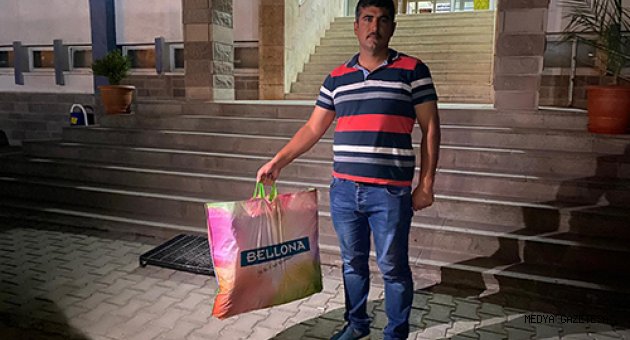Ceza infaz koruma memuru bulduğu ziynet eşyası dolu çantayı sahibine teslim etti