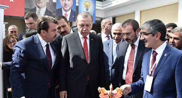 CUMHURBAŞKANI ERDOĞAN KAHRAMANMARAŞ STANDINI GEZDİ