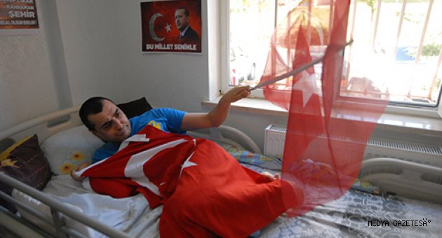 DEMOKRASİ NÖBETİ ENGEL TANIMIYOR