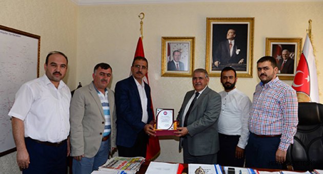 DİN GÖREVLİLERİNDEN BAŞKAN MAHÇİÇEK’E PLAKET