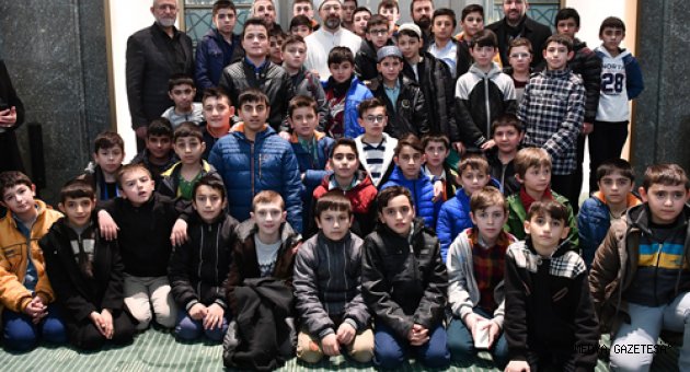 Diyanet İşleri Başkanı Erbaş, gençlerle sabah namazı kıldı