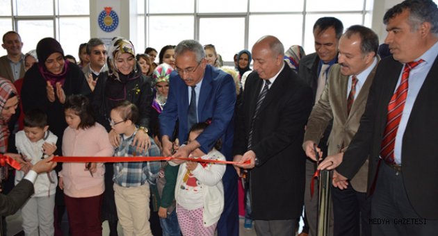 Down Sendromu Çocuklar KSÜ’de Resim Sergisi Açtı