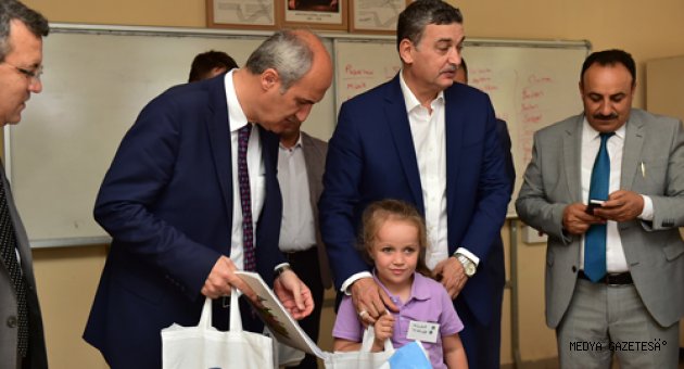 Dulkadiroğlu Belediyesi’nden, 2 bin 500 öğrenciye kırtasiye seti