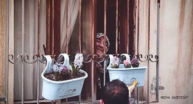 DULKADİROĞLU’NDA BALKONLAR ÇİÇEK AÇTI