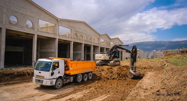 DULKADİROĞLU’NDA YOL AÇMA ÇALIŞMALARI