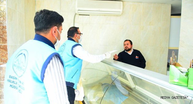 DULKADİROĞLU’NDAN ESNAFA MASKE DESTEĞİ