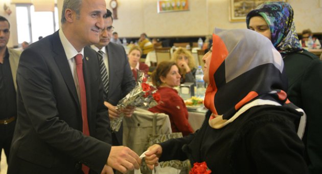 DULKADİROĞLU’NUN ÇİÇEKLERİ YEMEKTE