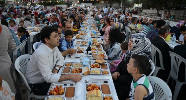 DULKADİROĞLU'NDA RAMAZAN COŞKUSU DEVAM EDİYOR