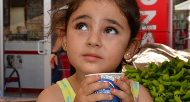 DULKADİROĞLU'NDAN PAZAR ESNAFINA MAYAM ŞERBETİ İKRAMI